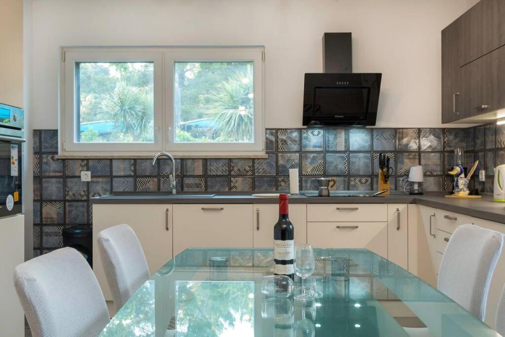 Predivan Novouredeni Apartman U Blizini Mora Banjole Extérieur photo