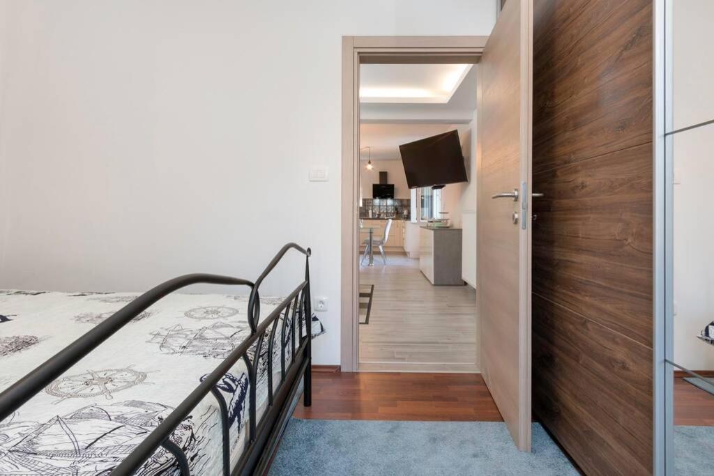 Predivan Novouredeni Apartman U Blizini Mora Banjole Extérieur photo