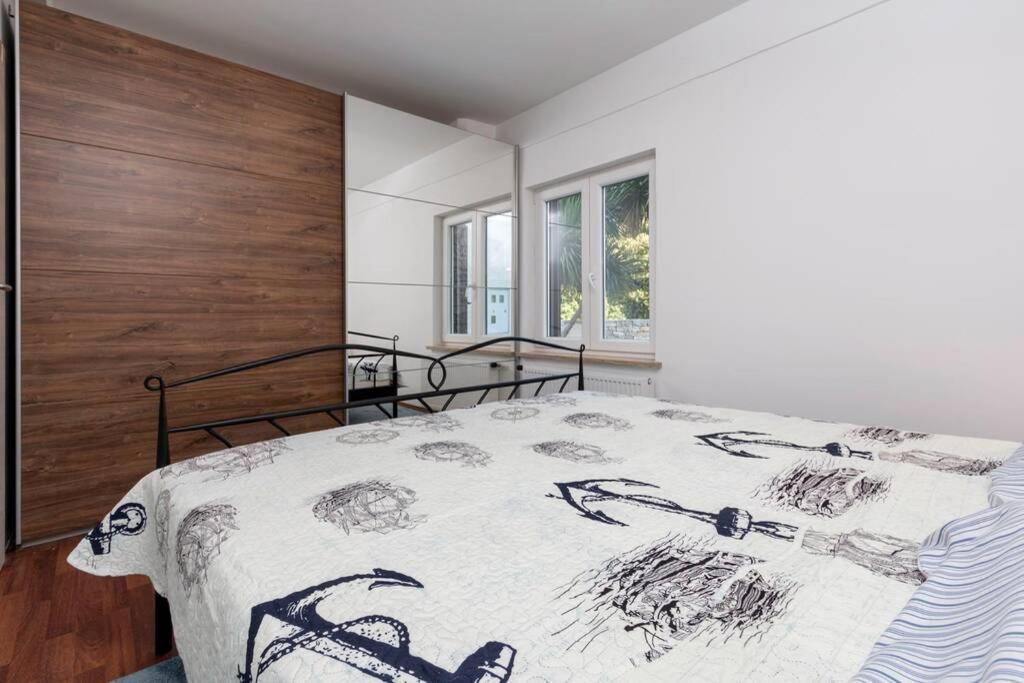 Predivan Novouredeni Apartman U Blizini Mora Banjole Extérieur photo