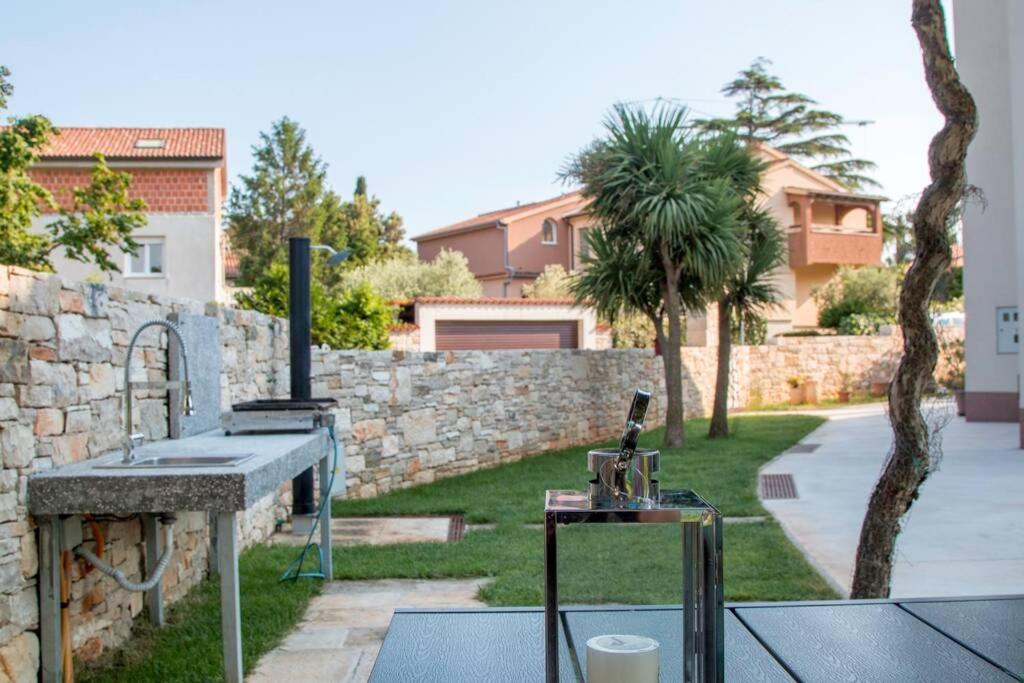 Predivan Novouredeni Apartman U Blizini Mora Banjole Extérieur photo