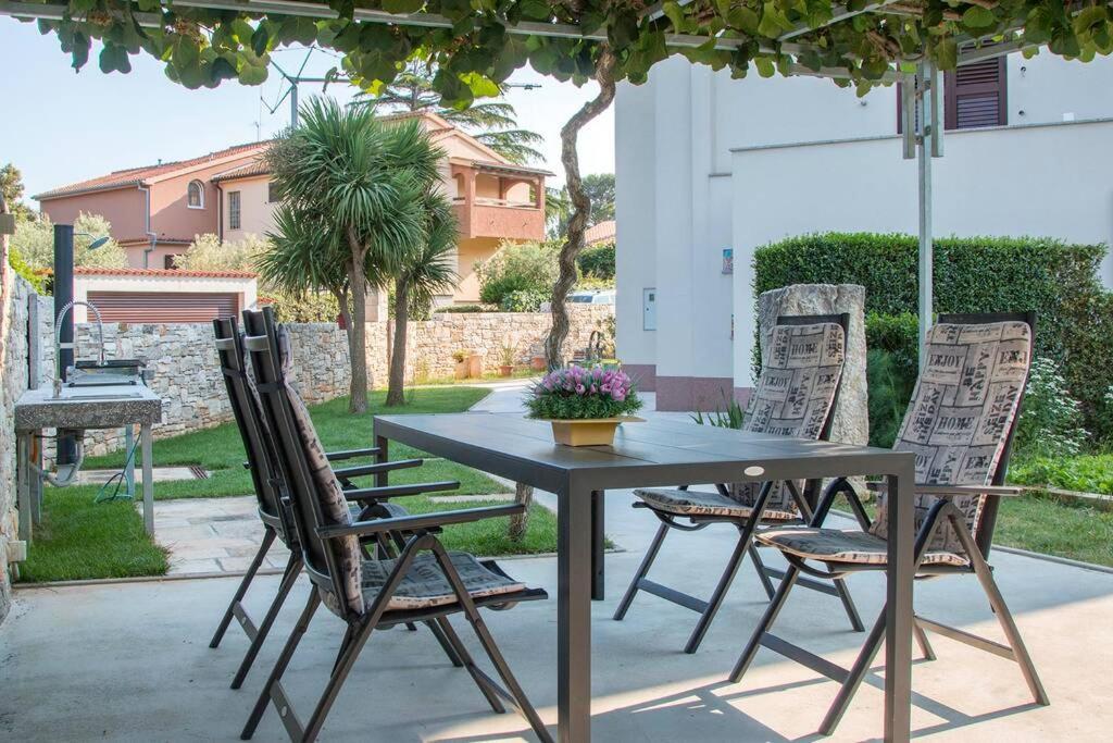 Predivan Novouredeni Apartman U Blizini Mora Banjole Extérieur photo