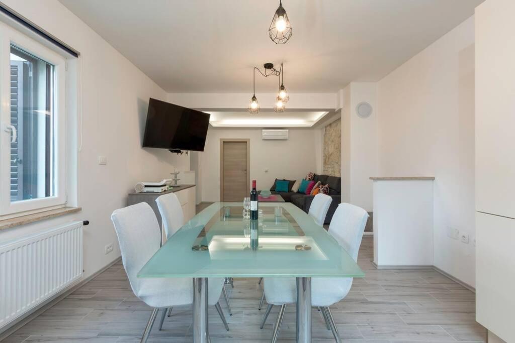 Predivan Novouredeni Apartman U Blizini Mora Banjole Extérieur photo
