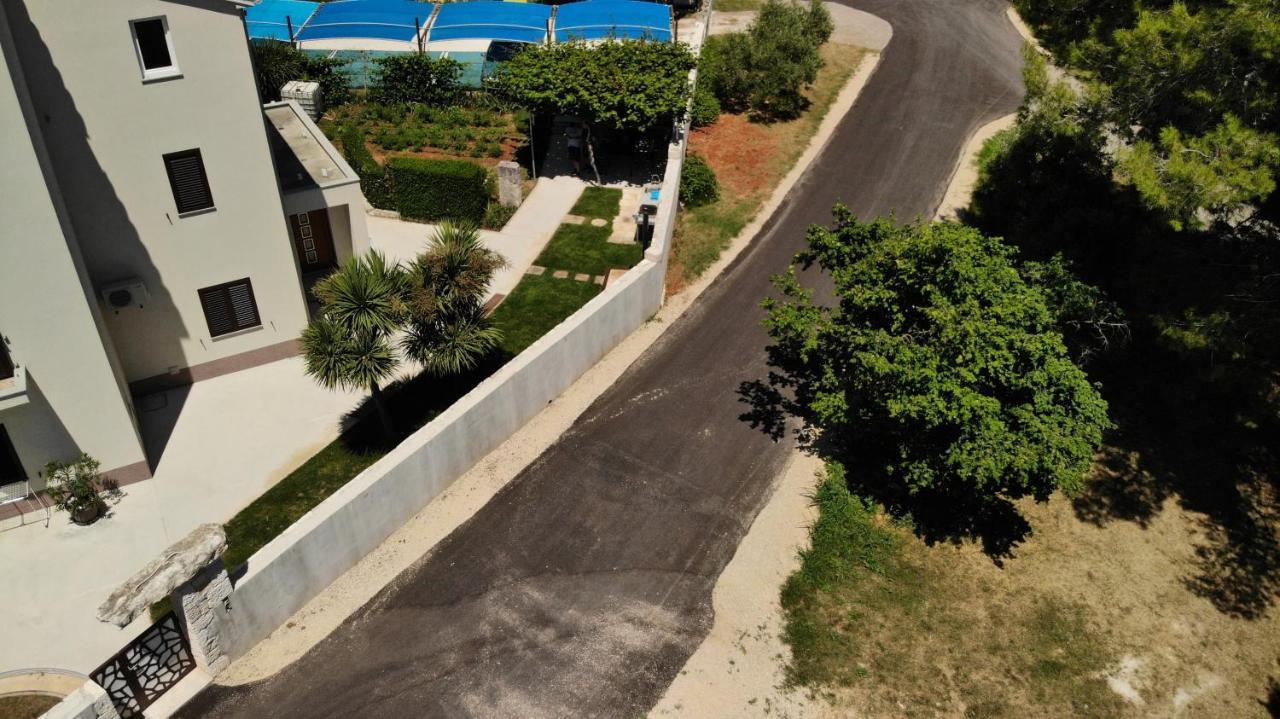 Predivan Novouredeni Apartman U Blizini Mora Banjole Extérieur photo